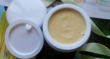 Receitas para pomadas para o tratamento de varices nas pernas